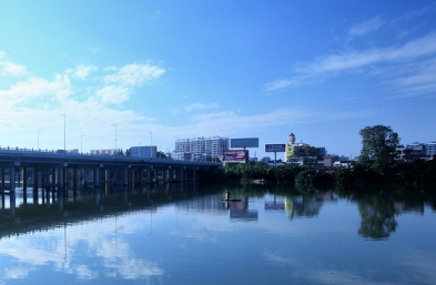 在臨港的機遇和挑戰中寧波國際物流怎樣發展呢？