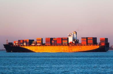 深圳進出口貿(mào)易基地使深圳的海運業(yè)快速壯大起來