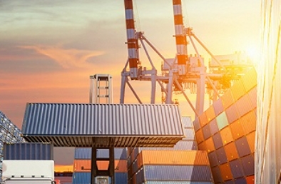 深圳貨運公司正以科技為翼，綠色為舵，在物流行業的藍海中破浪前行