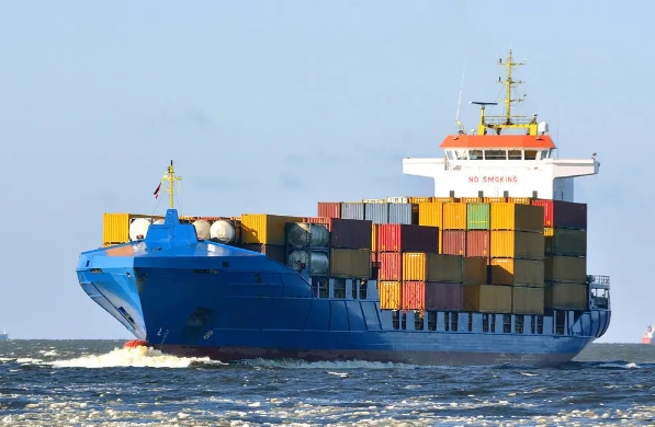 面對(duì)日益激烈的市場競爭，國際貨代公司需要不斷創(chuàng)新以引領(lǐng)行業(yè)變革