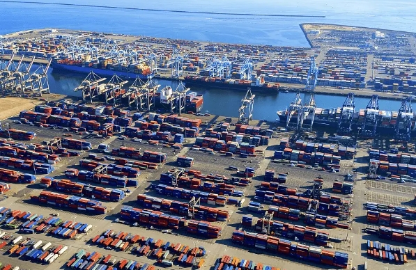 隨著全球貿易的不斷發展，貨運代理行業也面臨著新的挑戰和機遇