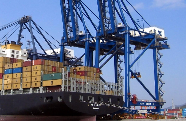 隨著全球貿(mào)易的日益繁榮，國(guó)際貨代行業(yè)也呈現(xiàn)出一些新的發(fā)展趨勢(shì)