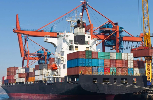 國(guó)際貨運(yùn)作為連接各國(guó)經(jīng)濟(jì)與市場(chǎng)的橋梁，扮演著至關(guān)重要的角色